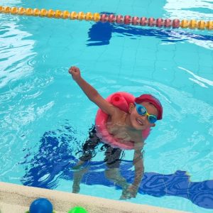 De 1 a 4 Años Con Adulto Responsable Dentro Del Agua